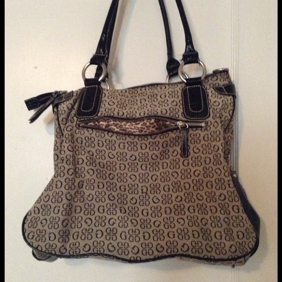 Guess Hand Bag - Picture 2 of 3