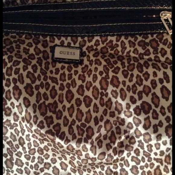 Guess Hand Bag - Picture 3 of 3