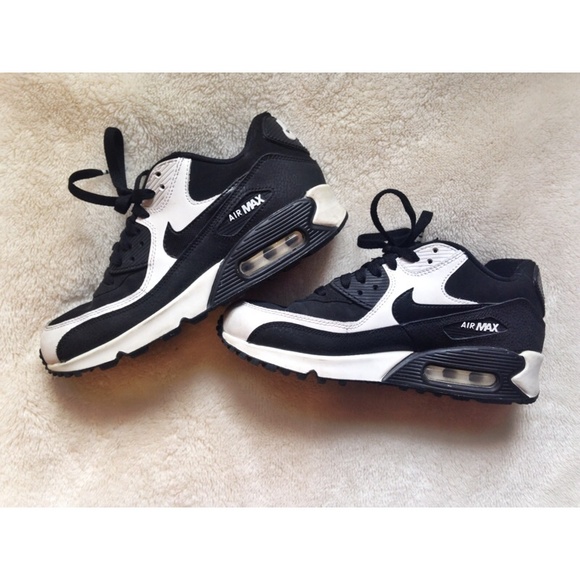 Nike Shoes - Nike air max