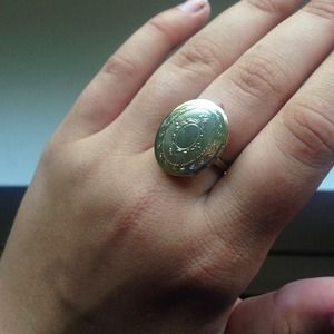 urban outfitters functioning locket ring