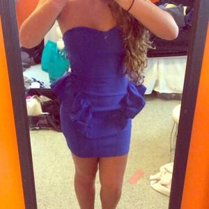 Super cute strapless cocktail dress!!