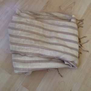 ✨Jcrew long gold scarf✨