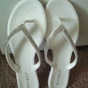 White bamboo jelly rhinestone flip flops 🎀
