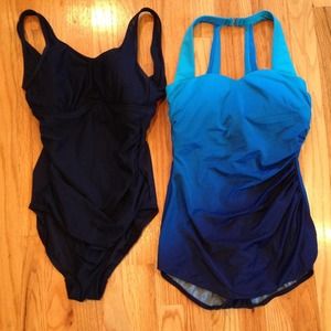 Set of blue one-piece bathingsuits!