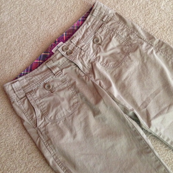 American Eagle Khaki Capris