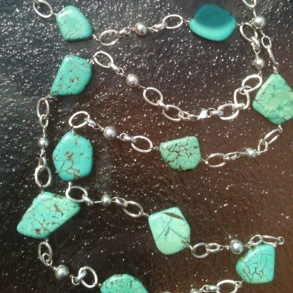 Turquoise necklace with silver tone chain - Picture 1 of 3