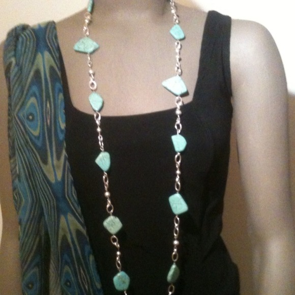 Turquoise necklace with silver tone chain - Picture 2 of 3
