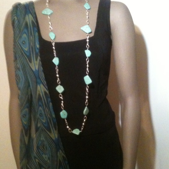Turquoise necklace with silver tone chain - Picture 3 of 3