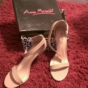 Cute tan heeled sandles