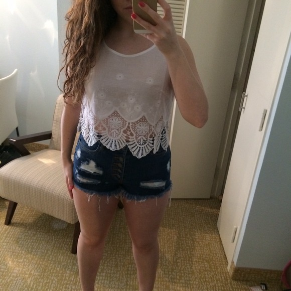 ❌Donated ❌ Scalloped Lace Tank Top
