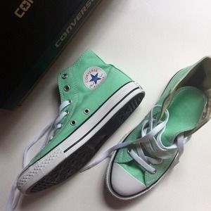 BRAND NEW peppermint converse