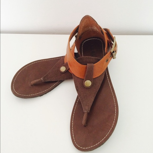 ❌SOLD in Bundle Say Yes To The Sandals - Picture 2 of 4