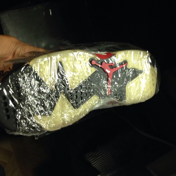 AIR JORDAN WHITE INFARED 6s - Picture 2 of 4