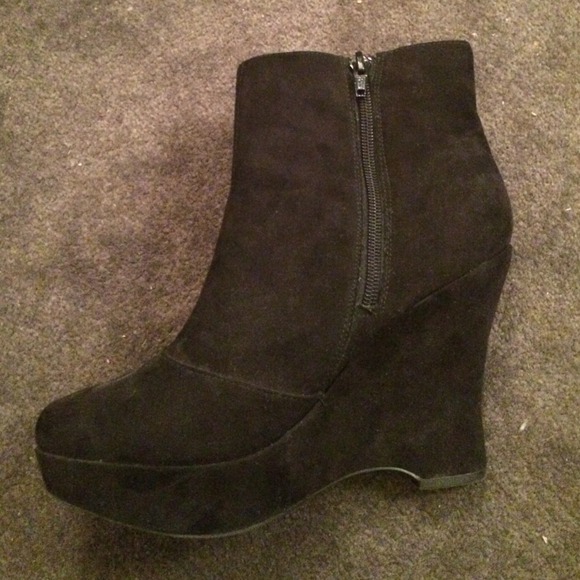 Black suede booties - Picture 2 of 2