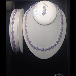 SWAROVSKI CRYSTALS - Necklace