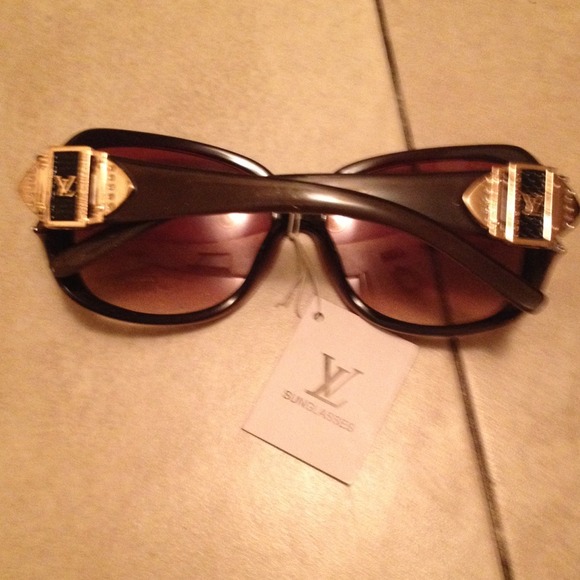 I'm am selling some Louis Vuitton sunglasses