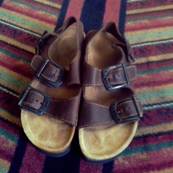 Eastland Shoes - Vintage Eastland Brown Leather Buckle Sandals