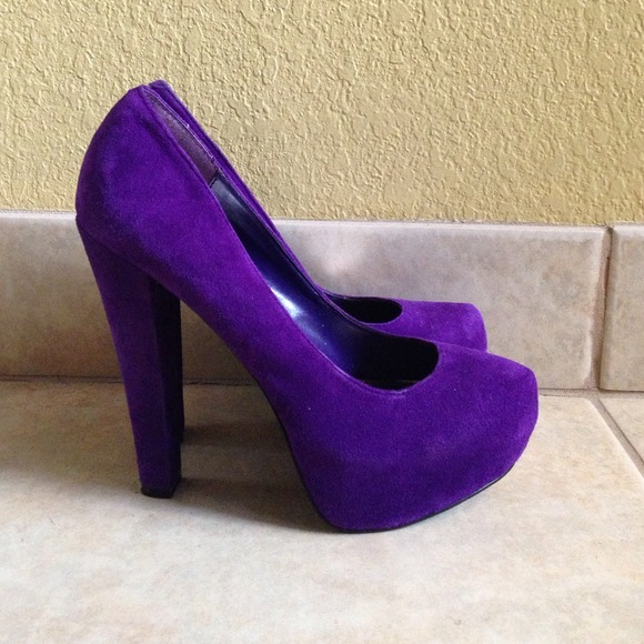 Heels - Picture 2 of 4