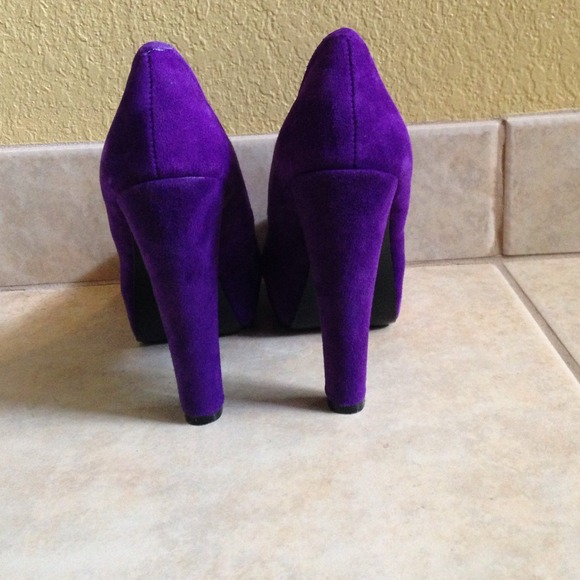 Heels - Picture 3 of 4