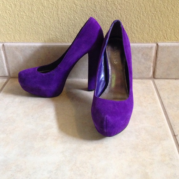 Heels - Picture 4 of 4