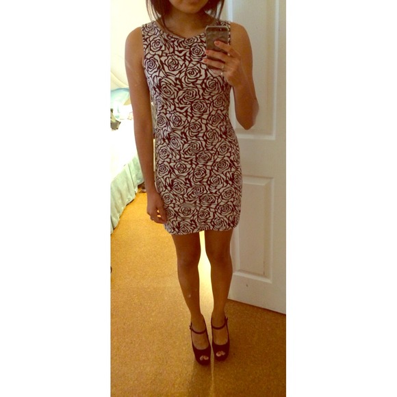 Rosette body con holiday dress