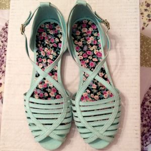 Qupid mint green sandals size 7 1/2
