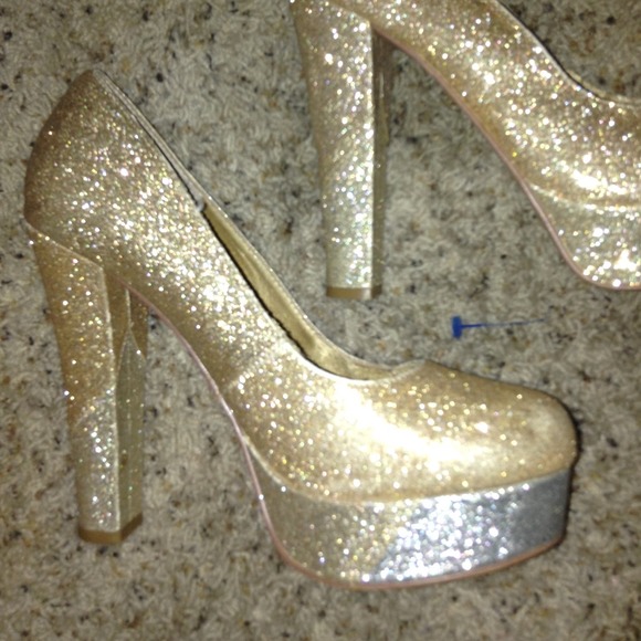 Heels - Picture 2 of 4