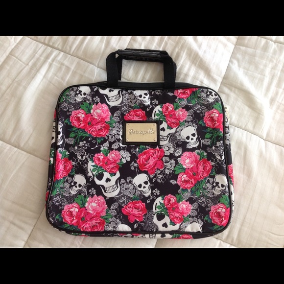 ❌Sold❌Betsey Johnson laptop case