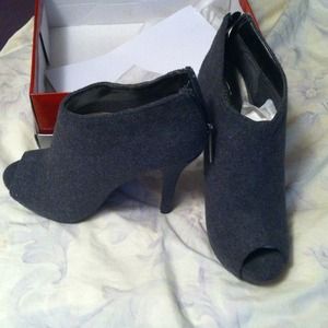 Lady gray heel