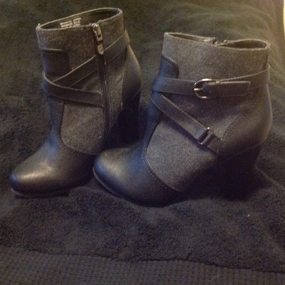 SOLD Ann Taylor Loft Wool and Leather Ankle Boots - Picture 1 of 4
