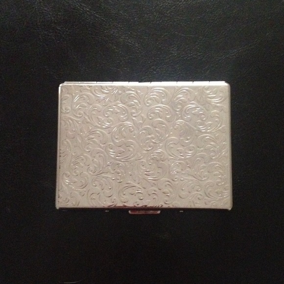 Silver swirl card case