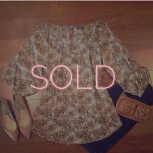 Chic Peasant Top with Cut Out Arm