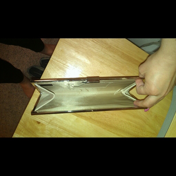 Tan clutch - Picture 4 of 4