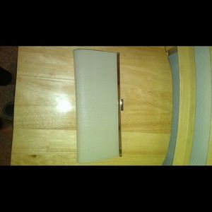 Tan clutch