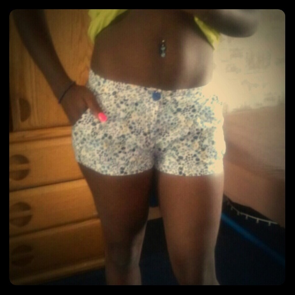 Floral Shorts - Picture 1 of 4