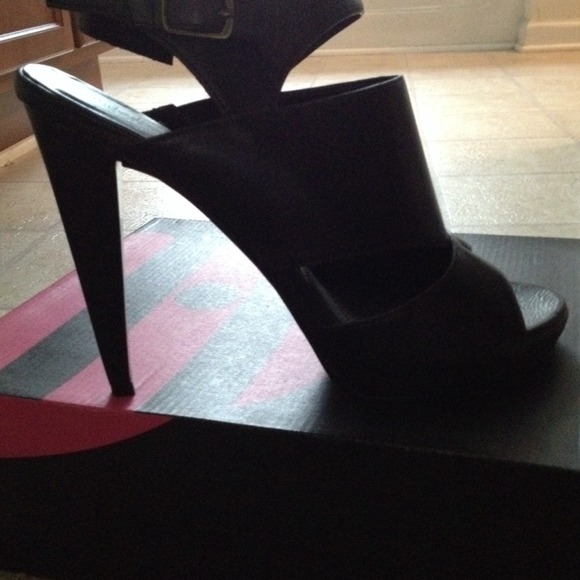 Michael Antonio strip heels - Picture 2 of 3