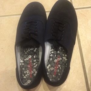 Black keds lookalike.