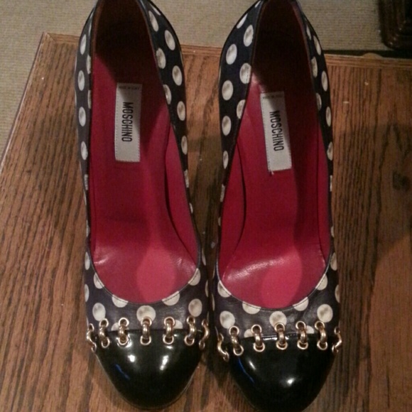 Designer Pumps by Moschino! - Picture 1 of 3