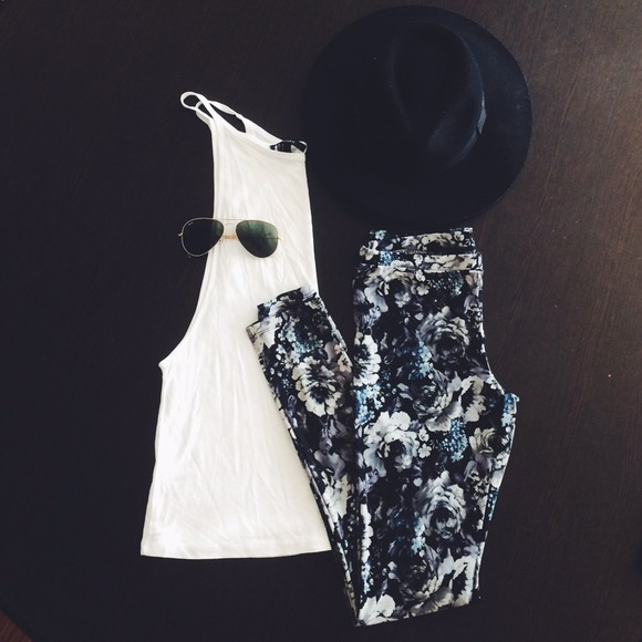 Forever 21 Pants - BUNDLE 👉 Floral Leggings + White Muscle Tank