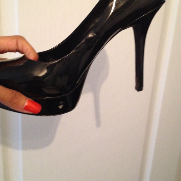 Jessica Simpson black patent heels - Picture 3 of 3
