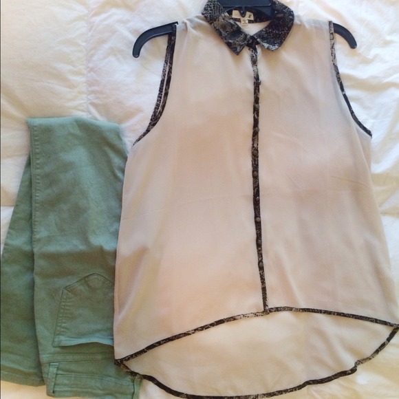 Chiffon Sleeveless Blouse w/Animal Print