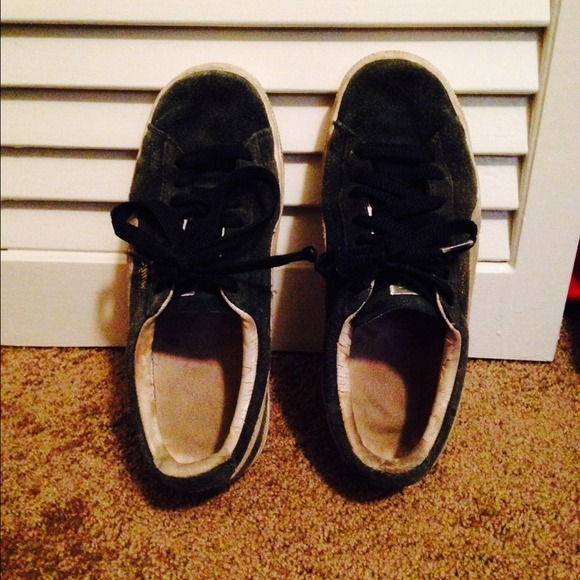 Dark Green Pumas