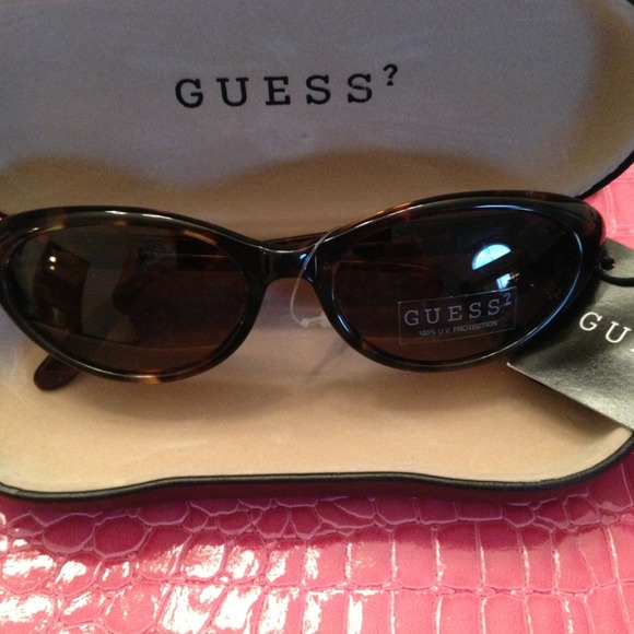 Guess Cat eye style