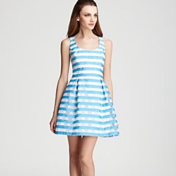 Lilly Pulitzer Dresses & Skirts - NWOT Lilly Pulitzer dress in size 4