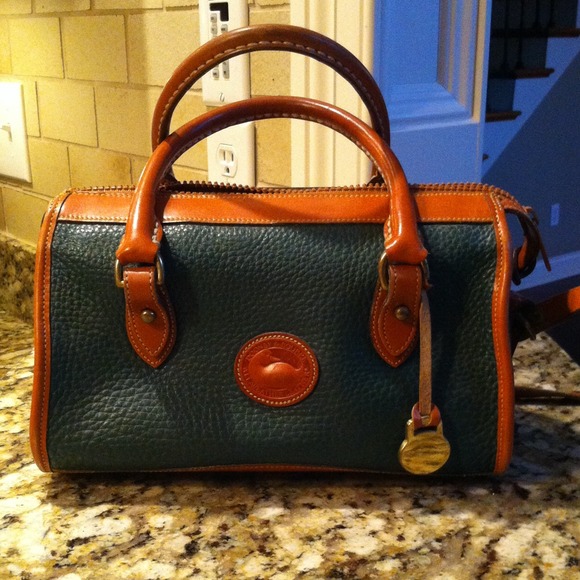 Dooney & Bourke Handbags - Dooney & bourke all weather leather purse