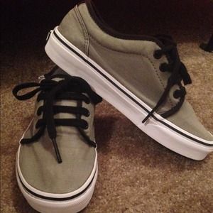 Gray/ black vans like new