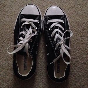 Black low top converse