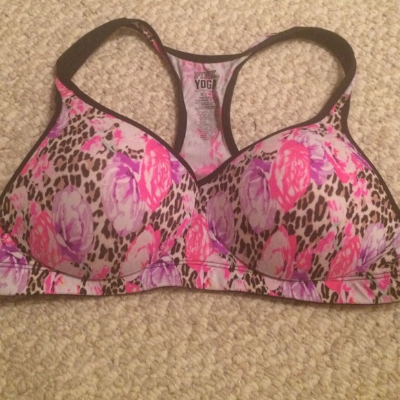 VS PINK push-up sports bra in floral print! 😄🌸