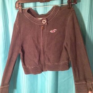 A charcoal half top sweater and quarter sleeves