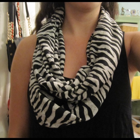 NWT Zebra circle scarf